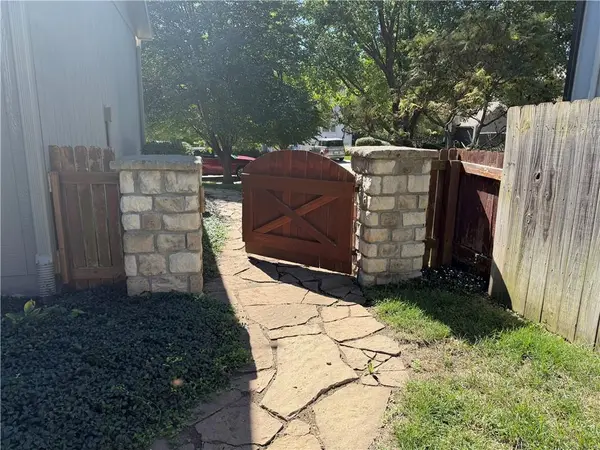 19794 W 107th ST, Olathe, KS 66061
