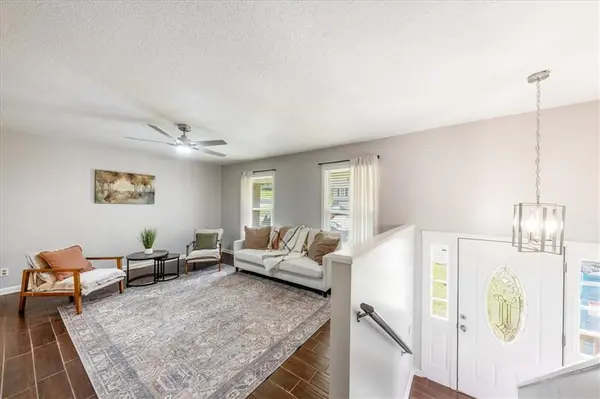 6739 NW Hilldale DR, Kansas City, MO 64151