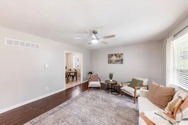 6739 NW Hilldale DR, Kansas City, MO 64151