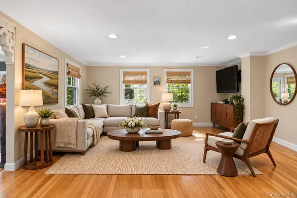 18 Walnut AVE, Setauket, NY 11733