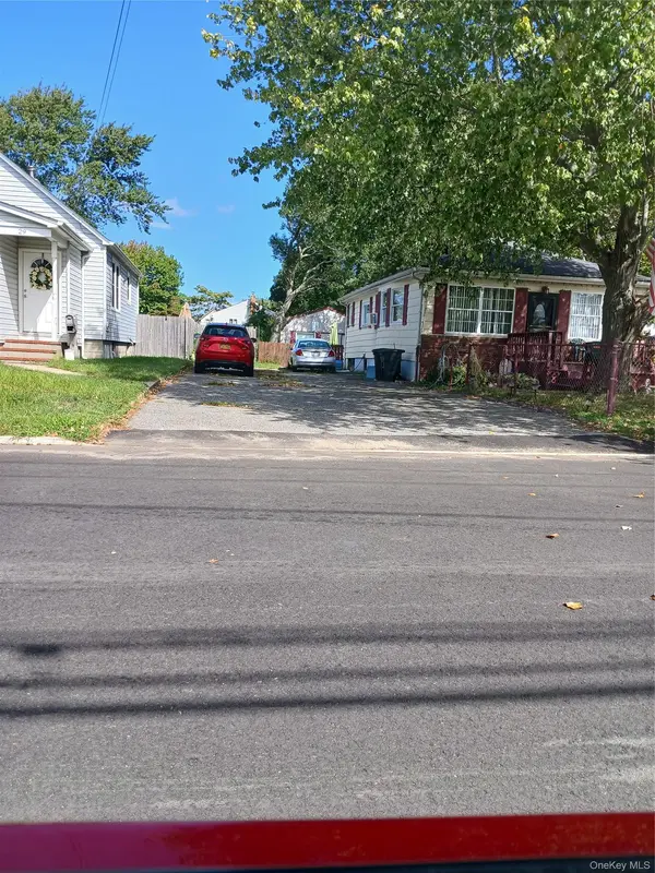 25 Campbell ST, Patchogue, NY 11772