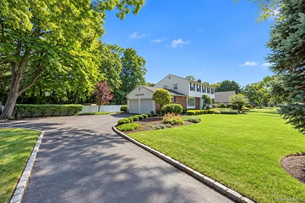 28 S Lot RD, Smithtown, NY 11787