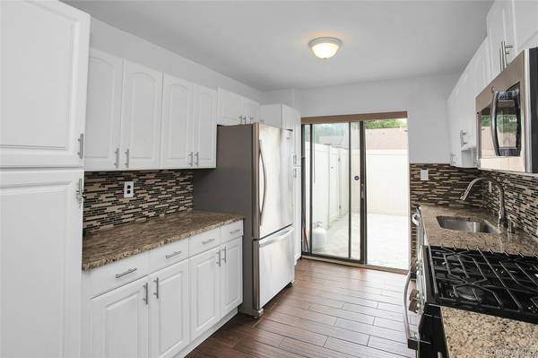 94 Gauguin CT #94, Middle Island, NY 11953
