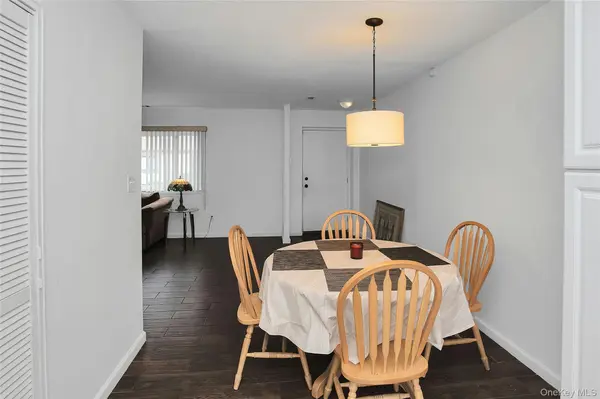 94 Gauguin CT #94, Middle Island, NY 11953