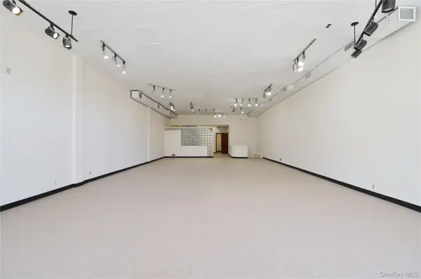 180-02 Union TPKE #1FL + Lower Level, Fresh Meadows, NY 11366