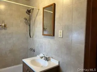 61-38 Grand AVE, Maspeth, NY 11378