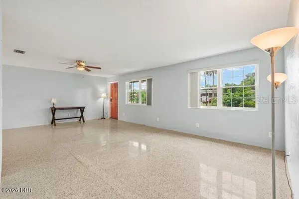 1002 THUNDERBIRD DR, Daytona Beach, FL 32117