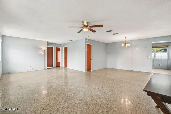 1002 THUNDERBIRD DR, Daytona Beach, FL 32117
