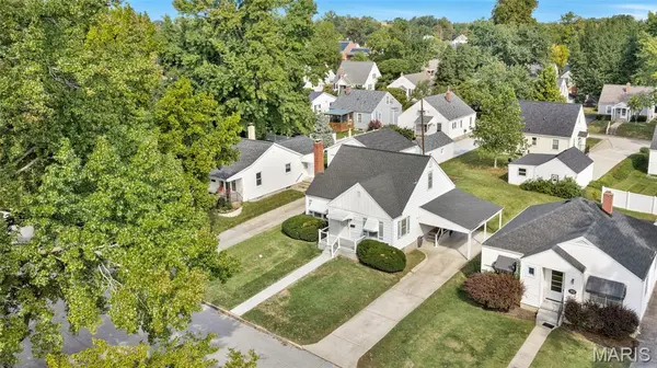 1022 Pike ST, St Charles, MO 63301