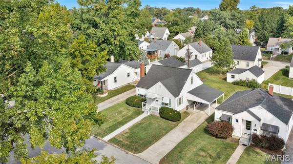 1022 Pike ST, St Charles, MO 63301