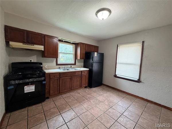 9812 Winkler, St Louis, MO 63136