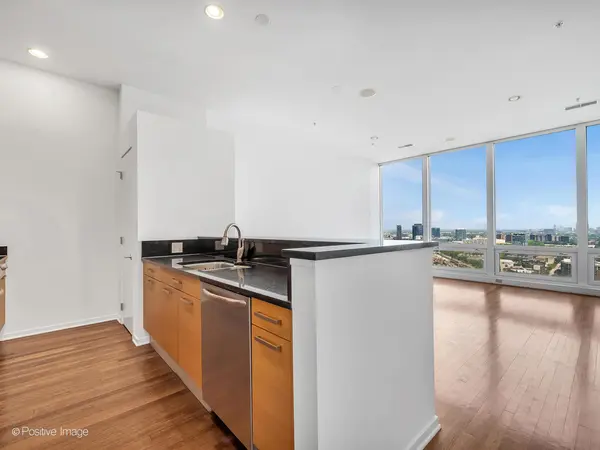 500 W Superior ST #1806, Chicago, IL 60654
