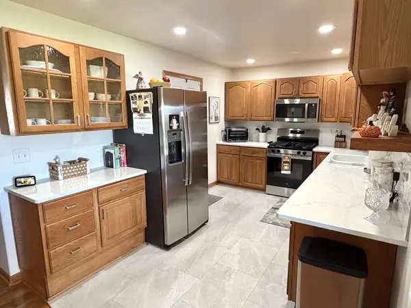 3006 Independence DR, Peru, IL 61354