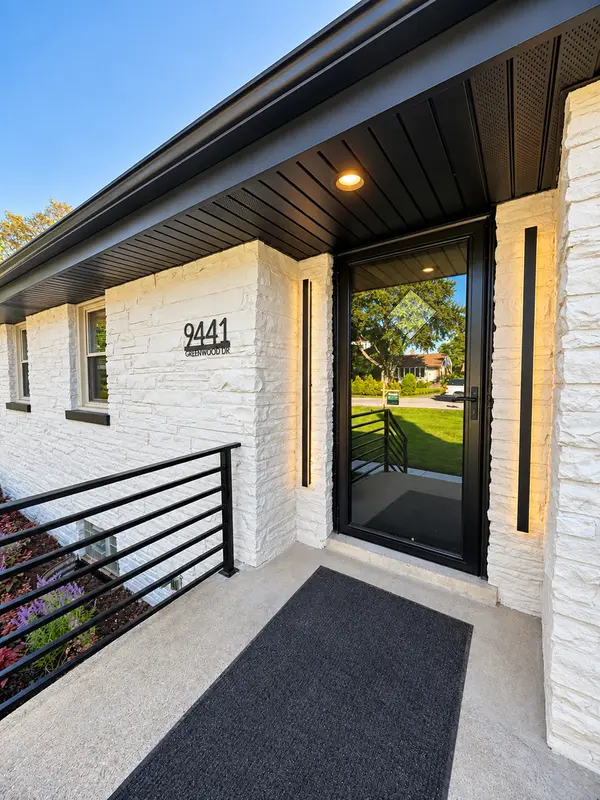9441 Greenwood DR, Des Plaines, IL 60016