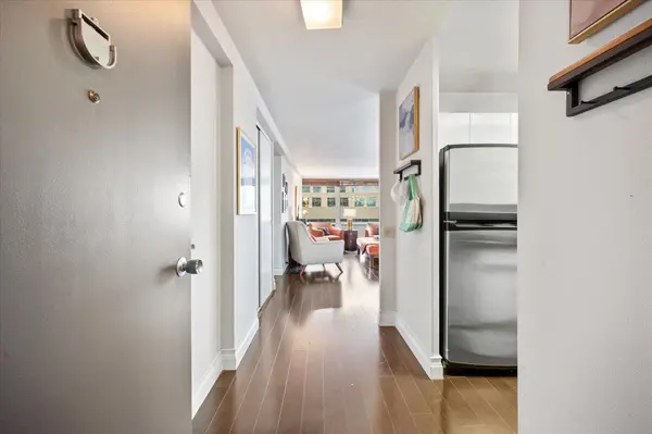 330 W Diversey Pkwy #706, Chicago, IL 60657