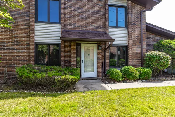 1119 Deerfield PL, Highland Park, IL 60035
