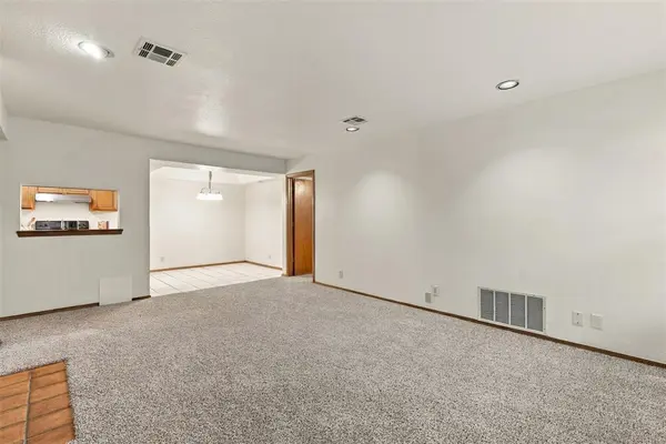 11405 Springhollow RD #302, Oklahoma City, OK 73120