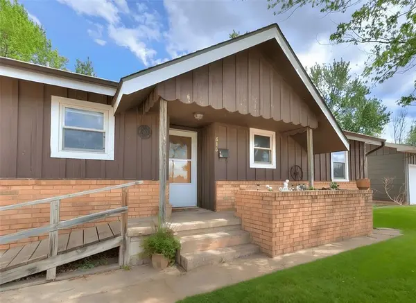 816 Hillcrest DR, Watonga, OK 73772