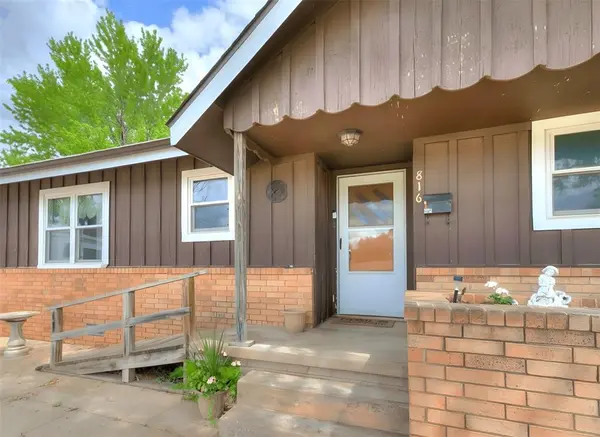 816 Hillcrest DR, Watonga, OK 73772