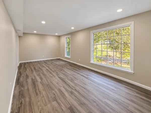 1009 Harpeth Valley Ct, Nashville, TN 37221