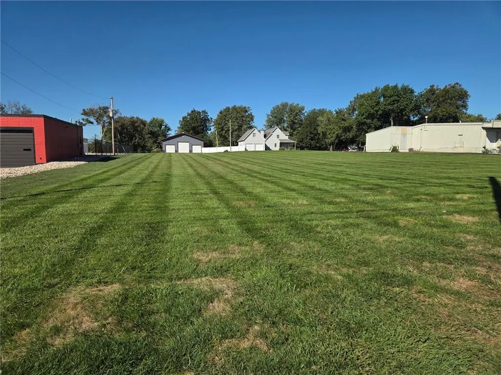 South Metcalf RD, Louisburg, KS 66053