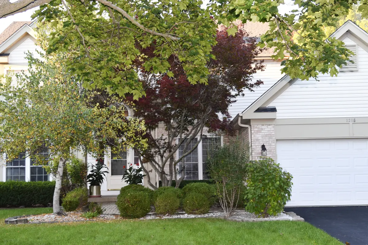 1218 Meadowlark LN, Grayslake, IL 60030