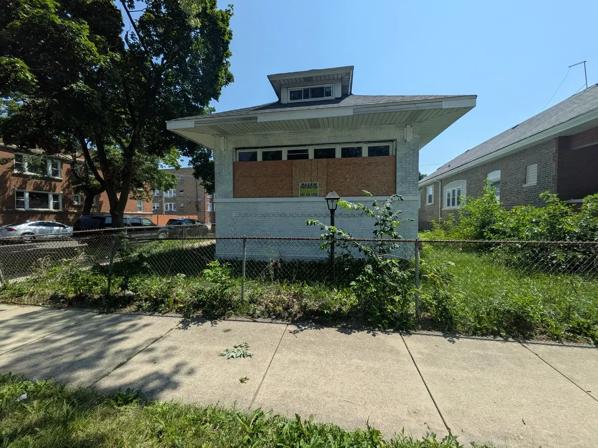 8001 S Laflin ST, Chicago, IL 60620