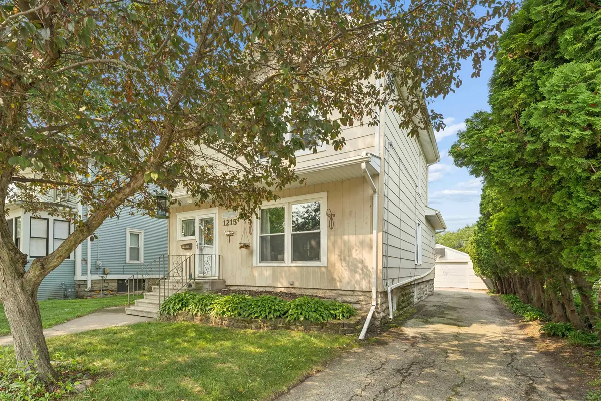 1215 GRAND ST, Oshkosh, WI 54901