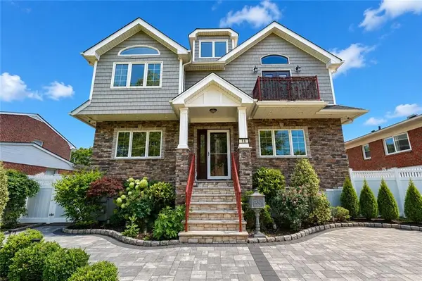 68 Kensington AVE, Staten  Island, NY 10305