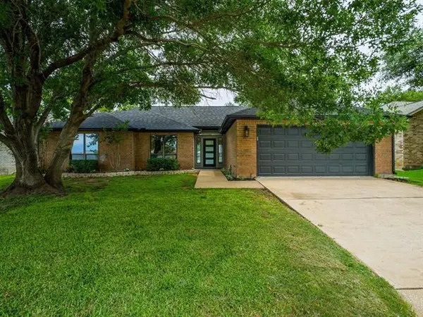 416 Spyglass ST, Meadowlakes, TX 78654