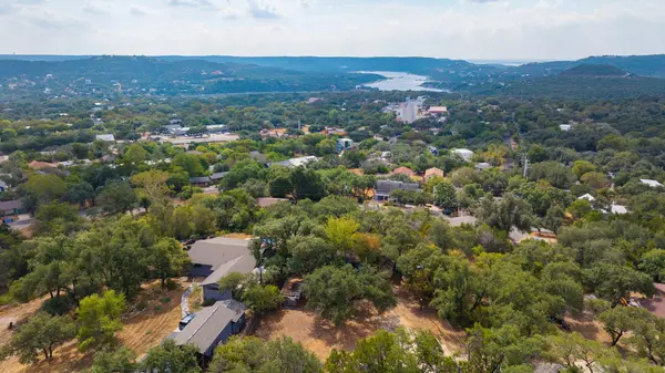 11013 W Lakeview DR, Jonestown, TX 78645