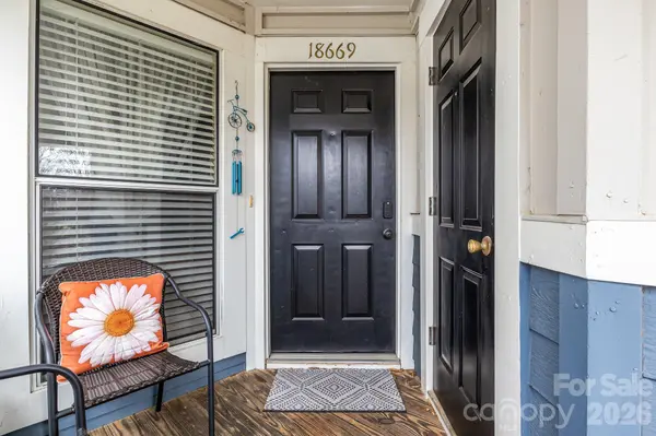18669 Vineyard Point LN, Cornelius, NC 28031