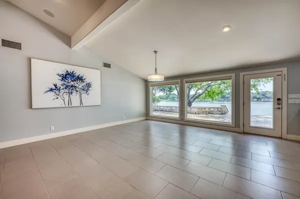 1704 Bluebonnet LN, Kingsland, TX 78639