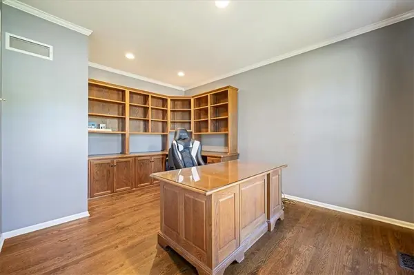 8216 N Michigan CT, Kansas City, MO 64118