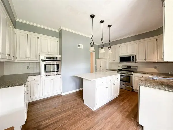 6836 Glenwood ST, Overland Park, KS 66204