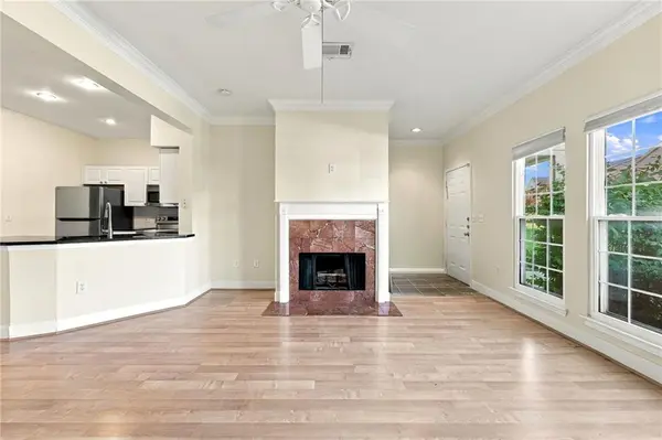 11603 Tomahawk Creek Pkwy #G, Leawood, KS 66211