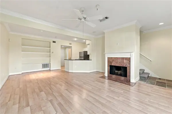 11603 Tomahawk Creek Pkwy #G, Leawood, KS 66211