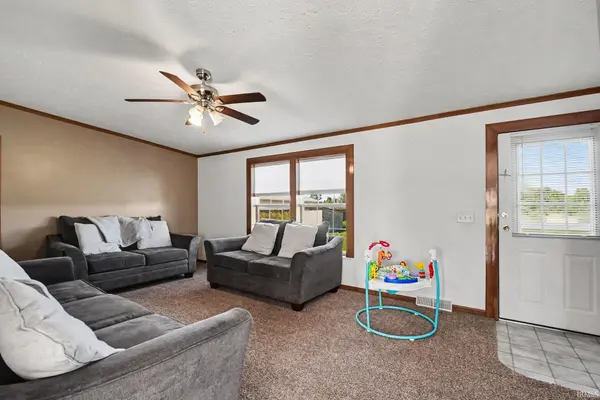 1055 W 700 N. ***, Howe, IN 46746