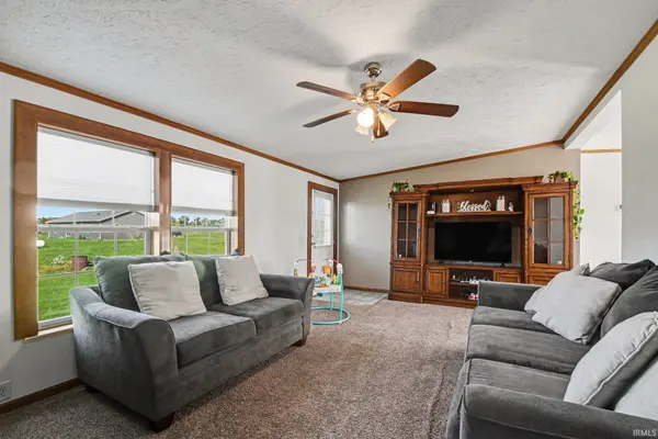 1055 W 700 N. ***, Howe, IN 46746