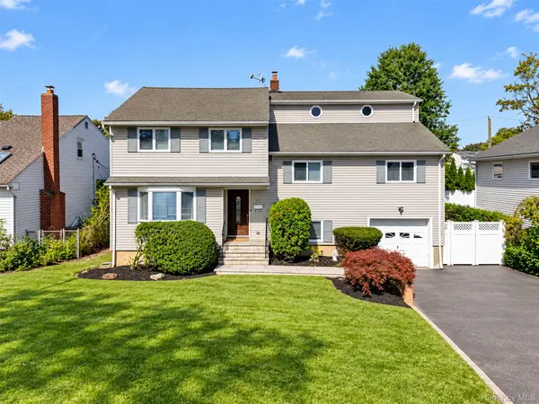 11 Lincrest ST, Syosset, NY 11791