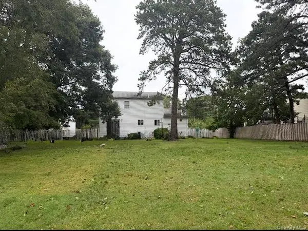 214 Calebs PATH, Brentwood, NY 11717