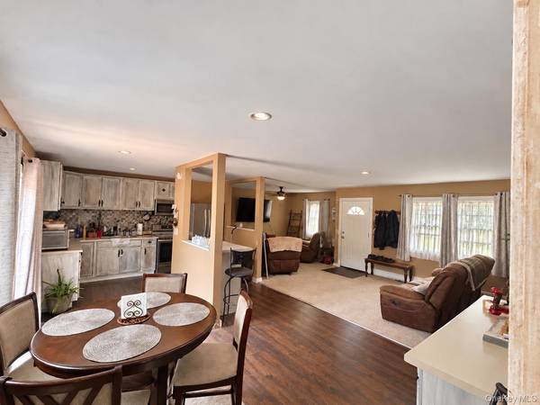 39 Orchid RD, East Patchogue, NY 11772
