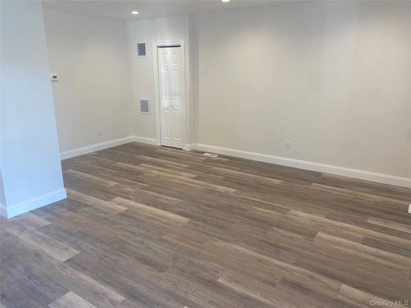 1 Park AVE ## 2, Babylon, NY 11702