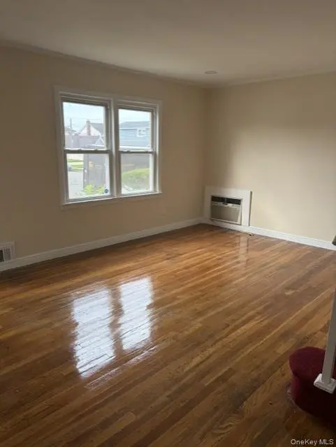 987 Center DR, Franklin Square, NY 11010