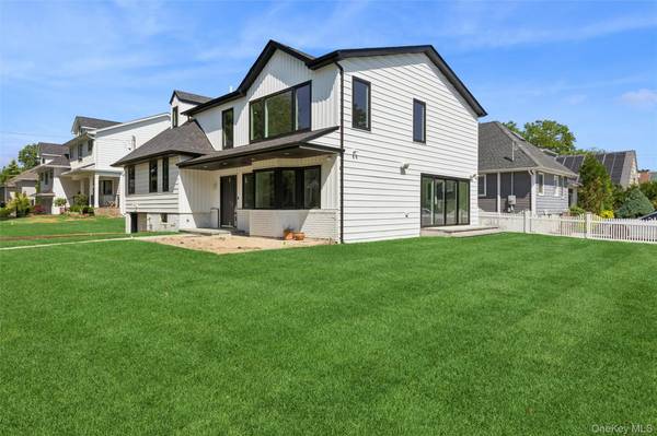 934 Eileen TER, Woodmere, NY 11598