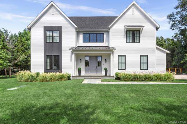 8 Sweetgrass RD, Westhampton, NY 11977