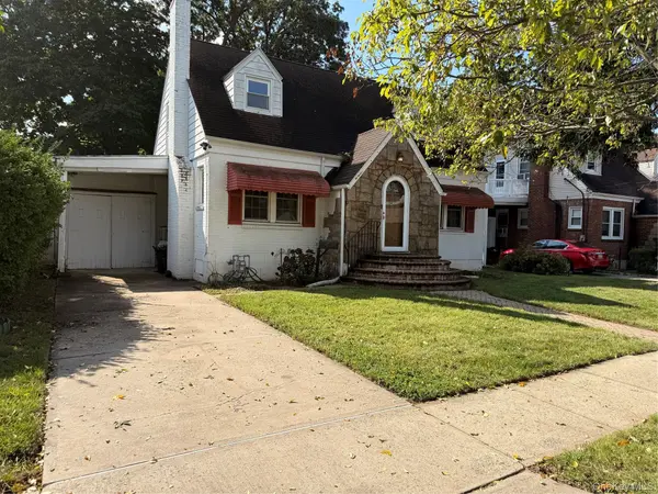 144 E Seaman AVE, Freeport, NY 11520