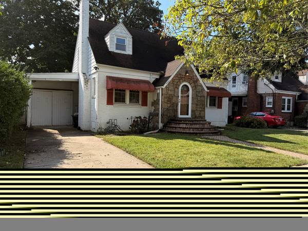 144 E Seaman AVE, Freeport, NY 11520