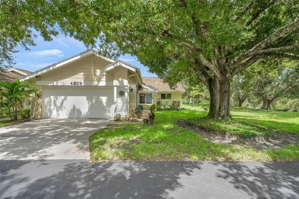 4239 CARRIAGE DR #36, Sarasota, FL 34241