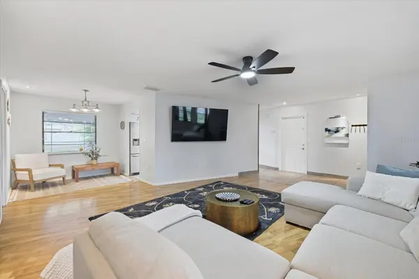 926 PLUM TREE LN, Sarasota, FL 34243